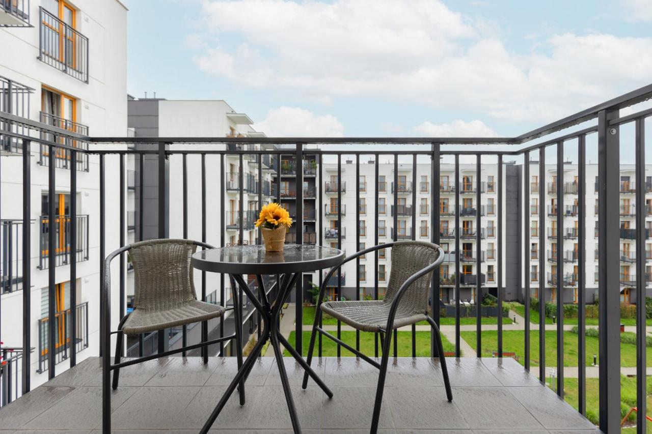 Cozy Apartment With Parking Bakalarska By Noclegi Renters Varsóvia Exterior foto